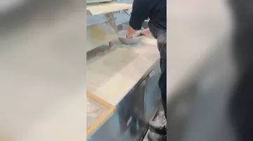 Bir vaxtlar Azərbaycanda televiziya ulduzu idi, indi Amerikada yuxa bişirir: "Utanmıram... "