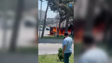 FHN: Bakıda avtovağzalın yaxınlığında avtobus yanıb