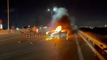 Bakıda ağır yol qəzası: Avtomobil yandı