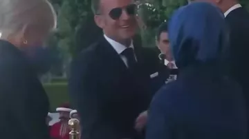 Makron əlini öpmək istədi - Əminə Ərdoğan geri çəkildi