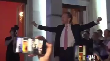 Ankarada Belçika səfiri ilə Fransa səfiri qarşılıqlı olaraq "Erik Dalı" rəqsi oynayıblar
