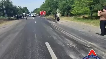 Sükan arxasında yatdığı ehtimal olunan sürücü QƏZA ETDİ - İki nəfər ÖLÜB - VİDEO
