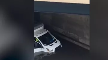 Жители Нью-Йорка оказались по пояс в воде из-за мощных ливней