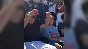 Şakira oxudu, Pike izlədi