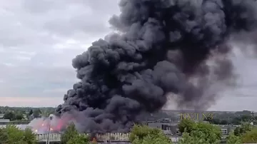 В Варшаве горит автосалон Ford