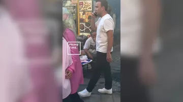 Müğənni Çelik bazarda kisə satdı