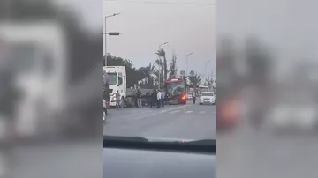 Bakıda avtobus yük avtomobilinə çırpıldı