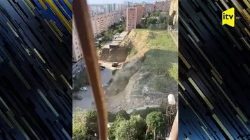 Bakıda maşınlar torpağın altında qaldı