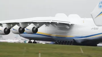 An - 225 - Самый большой транспортник в мире (Взлет и посадка)