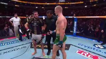 Ислам Махачев победил Иэна Гэрри и защитил пояс чемпиона UFC в полусреднем весе