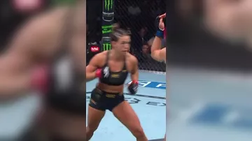 Маккензи Дерн одолела Джиллиан Робертсон и защитила чемпионский пояс UFC