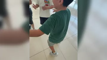 Ceki Canla foto çəkdirən azərbaycanlı uşağın videosu sosial şəbəkələrdə sürətlə yayılmağa davam edir