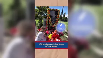 Ofeliya Şabanova mərhum qazi qardaşının məzari üstündə