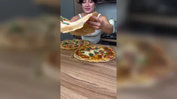 Coookholic показала рецепт домашней пиццы