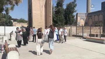 Три медресе — одна история: азербайджанские журналисты посетили Регистан