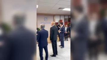 Füzuli məktəbinin direktoru Prezident İlham Əliyev və Şövkət Mirziyoyev qarşısında çıxış edib