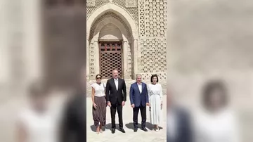 Azərbaycan ilə Özbəkistanın prezidentləri və birinci xanımları Buxarada İsmayıl Samani türbəsi ilə tanış olublar
