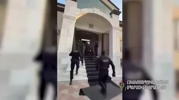 Robert Köçəryanın və oğlu Sedrakın saxlanılma görüntüləri yayılıb
