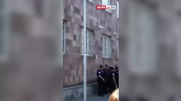 И Саргсяна привезли в Антикоррупционный комитет Армении