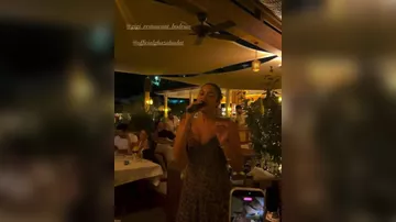 Diana Ahadpour Fahriye Evcen və Burak Özçivitlə