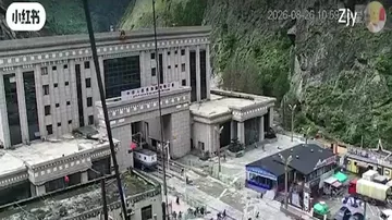 Наводнение в Непале: пропавшими числятся более 380 туристов