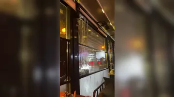 Bakıya yağan qısamüddətli yağış zamanı restoranı su basıb