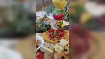 Самая быстрая и ароматная брускетта с помидорами