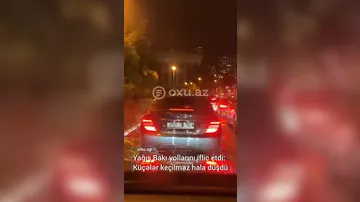 Yağış Bakı yollarını iflic etdi: Küçələr keçilməz hala düşdü