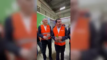 Hikmət Hacıyev İran səfiri ilə “İstisu” suyundan içdi