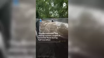 В США участники полумарафона оказались в центре наводнения прямо во время забега