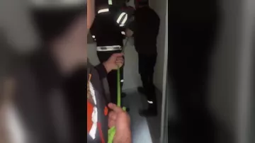 Mənzilin qapı zənginə oyanmayan uşağı - Xilasedicilər eyvandan girib oyatdı