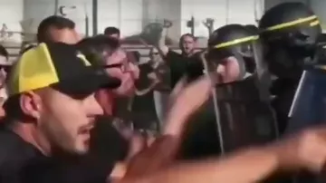 Полиция применила перцовый газ против протестующих рыбаков во Франции