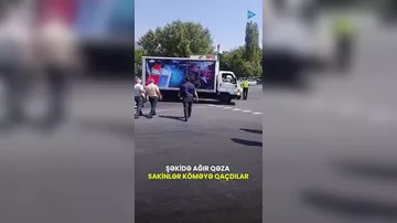 Avtomobillə toqquşan marşrut avtobusu aşdı