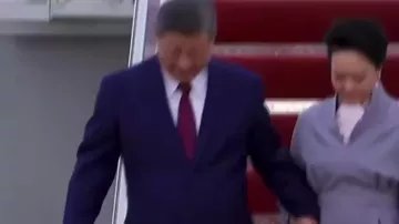 Си Цзиньпин прилетел в США