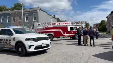 В США угнанный автомобиль врезался в автобус, много пострадавших