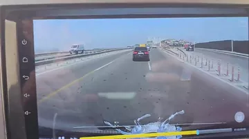 Kənar dairəvi yoldakı qəzanın anbaan görüntüləri