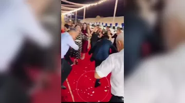 Pünhan toyunda rəqsi ilə diqqət çəkdi 1