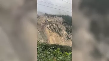 В Непале гигантский оползень обрушил гору в реку