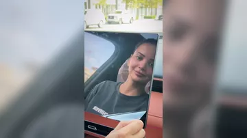 İlkindən xanımına ad günündə bahalı hədiyyə