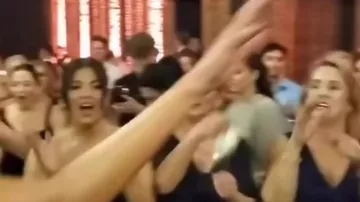 Dua Lipa xalası oğlunun toyunda bir oynadı ki...