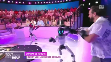 Efirdə robotlarla davaya çıxdı