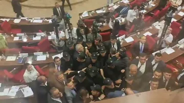Массовая драка в парламенте Армении - 3