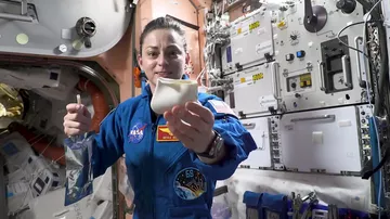 NASA придумало кружку, из которой можно пить прямо в невесомости