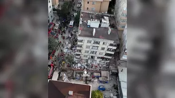 В Стамбуле обрушился многоэтажный дом