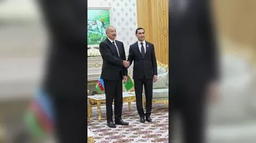 На страницах Президента Ильхама Алиева в соцсетях опубликованы кадры визита главы государства в Туркменистан