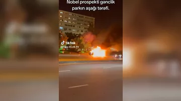 Xətaidə maşın alışıb yandı