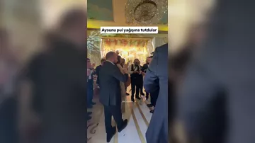 Aysunu "pul yağışı"na tutdular