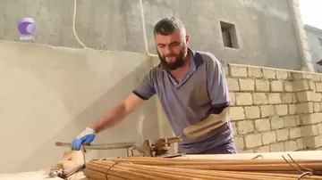 Tək qolu ilə tikintiyə aid hər işi bacarır