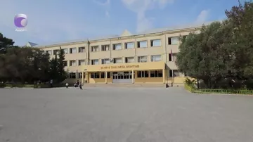 Məktəbin ərazisi tikanli məftillərlə çəpərlənib