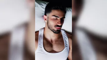 “Yakışıklı mısırcı” bir reklamdan sərvət qazandı